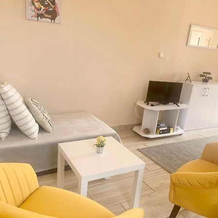 Lelle -Kert Apartman 03 Balatonlelle Exterior photo